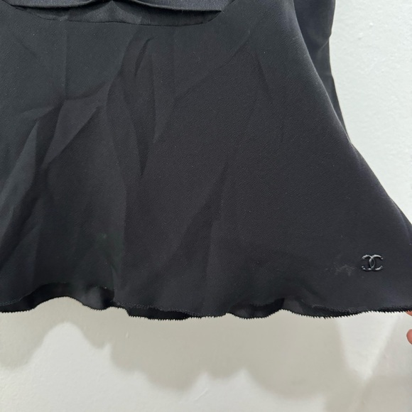 CHANEL BLACK SILK SLEEVELESS PLEATED BOW BLOUSE - Picture 5 of 10